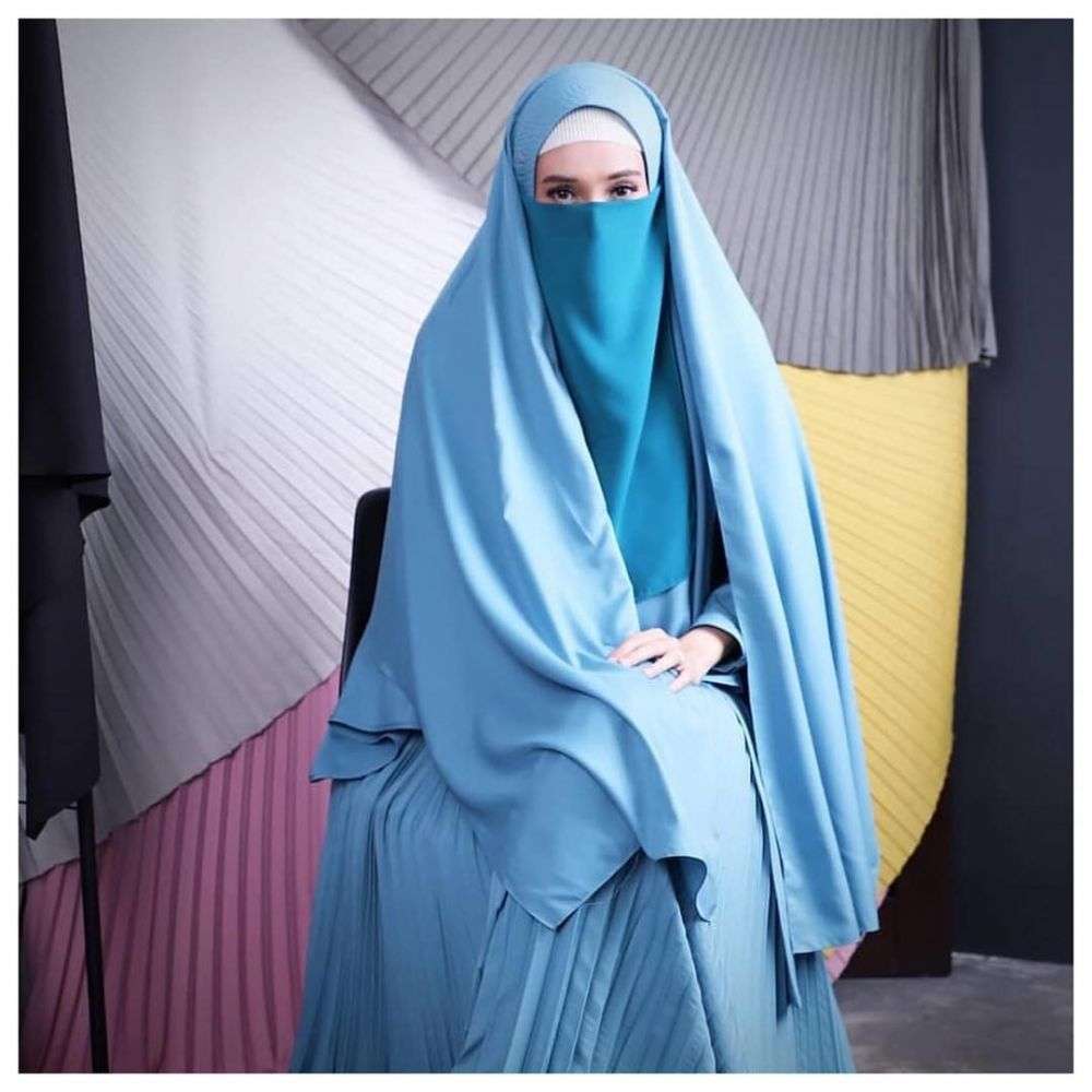 Potret 5 Seleb Saat Pakai Cadar, Bikin Pangling!