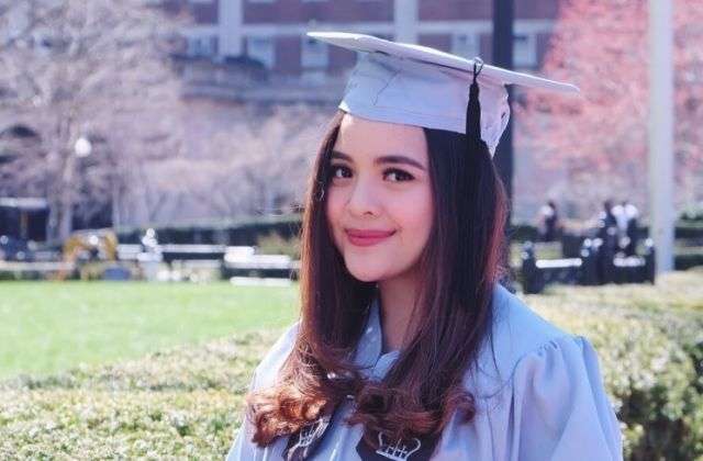 Deretan Seleb Cantik Lulus dengan Prediklat Cumlaude