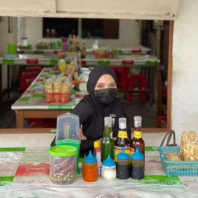 Gebrakan Desainer Vivi Zubedi Istri Pak Wali