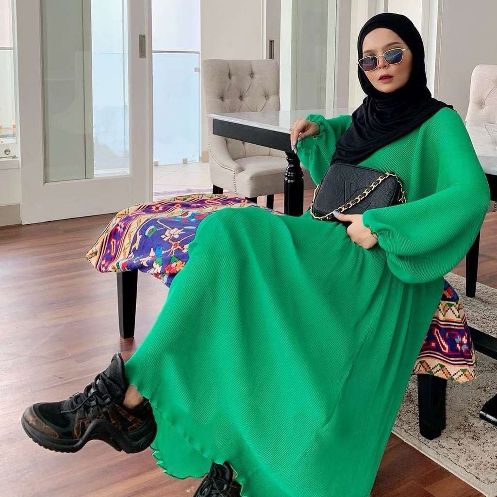 Gebrakan Desainer Vivi Zubedi Istri Pak Wali