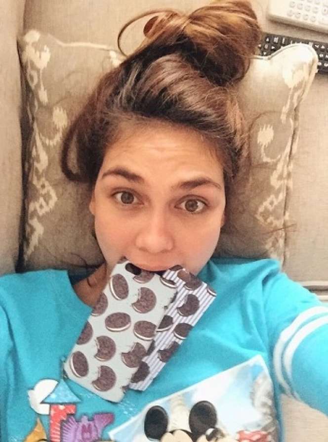 Potret Cantik Luna Maya saat Muka Bantal, Auranya Menawan!