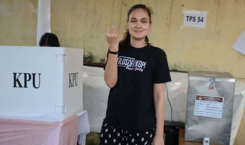 Potret Cantik Luna Maya saat Muka Bantal, Auranya Menawan!