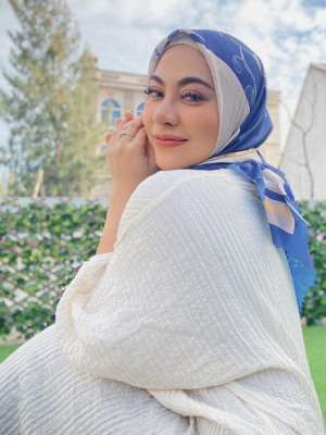 5 Potret Liza Aditya Berhijab, Sekarang Pilih Lepas