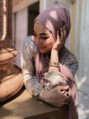 5 Potret Liza Aditya Berhijab, Sekarang Pilih Lepas
