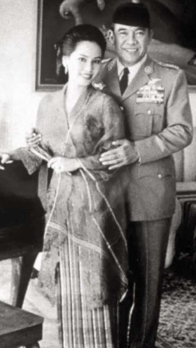 5 Gaya Stylish Ratna Sari Dewi Soekarno Saat Masih Muda