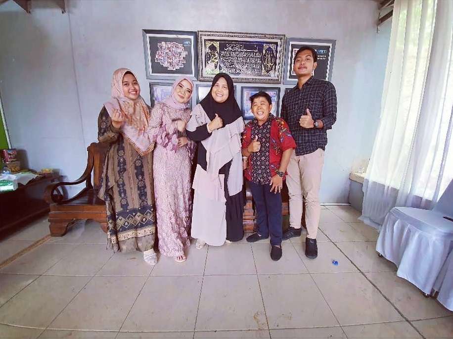 Luput dari Sorotan, Begini Potret Adul Bersama Sang Istri