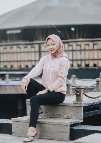 Keseharian Rakhma Lutfita Mempelai Wanita Viral Patahkan Besi