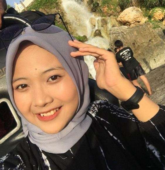 Keseharian Rakhma Lutfita Mempelai Wanita Viral Patahkan Besi