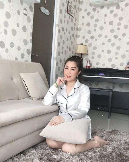 7 Potret Julie Tan Ibunda Larissa Chou, Awet Muda Bak ABG