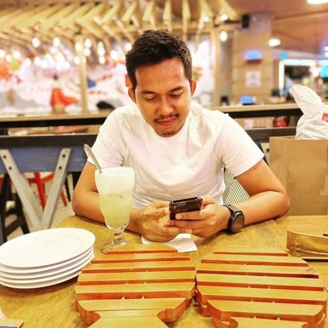 5 Potret Putra Tukul Arwana, Jabatan Mentereng dan Tampan