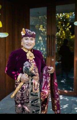 Potret Para Pegawai Raffi Ahmad Kenakan Baju Adat Bali