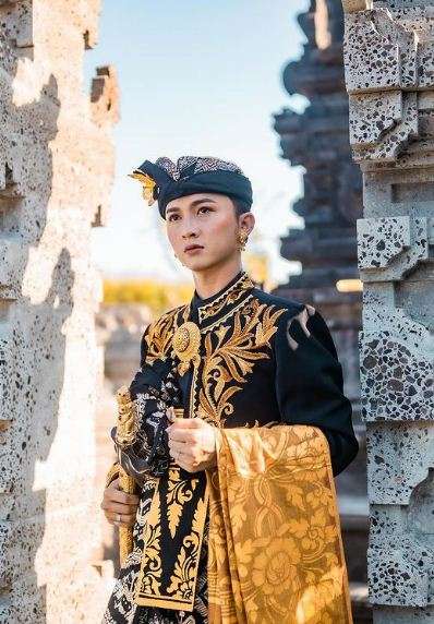 Potret Para Pegawai Raffi Ahmad Kenakan Baju Adat Bali