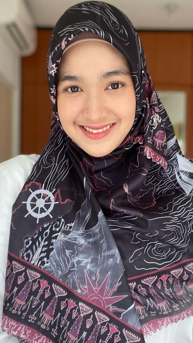 Mantap Tutup Aurat, 5 Gaya Cut Syifa Memakai Hijab