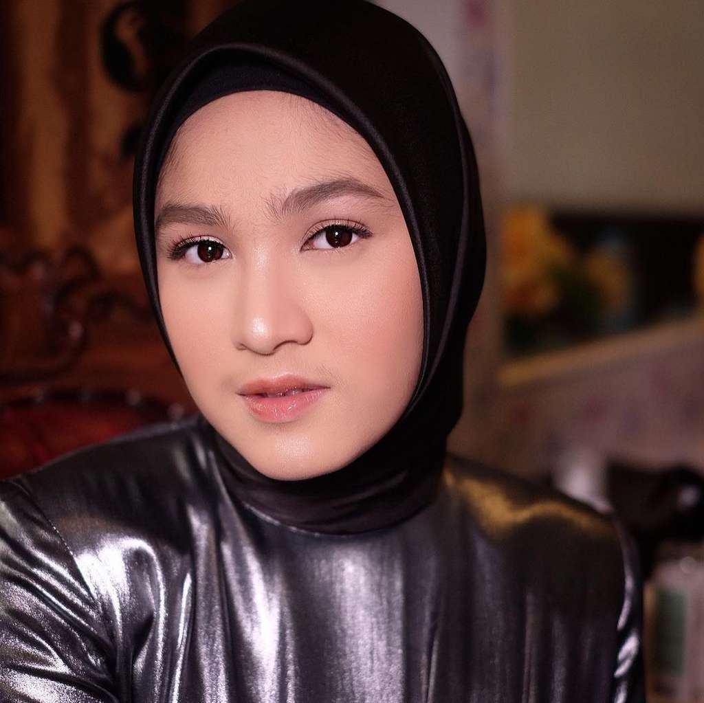 Mantap Tutup Aurat, 5 Gaya Cut Syifa Memakai Hijab