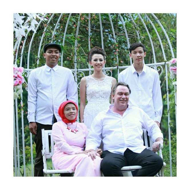 Deretan Artis yang Tak Bisa Dampingi Orangtua Saat Meninggal