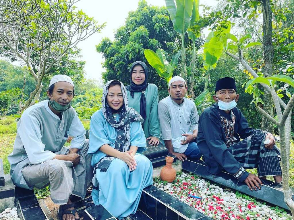 Deretan Artis yang Tak Bisa Dampingi Orangtua Saat Meninggal