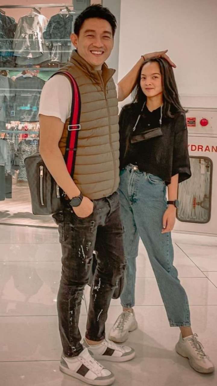 Momen Kedekatan Seleb dengan Anak Sambung, Wajahnya Mirip!