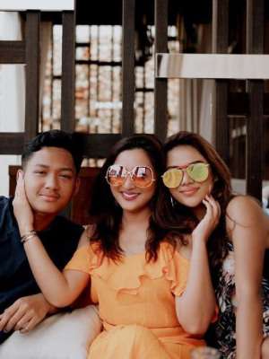 Momen Kedekatan Seleb dengan Anak Sambung, Wajahnya Mirip!