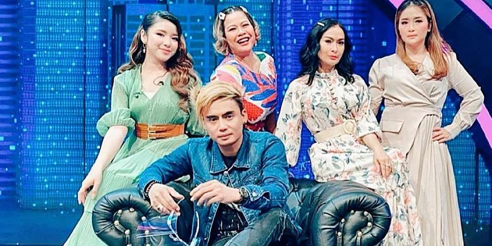 5 Potret Charly Eks ST12 Ubah Gaya Rambut, Nyaris Tak Dikenali
