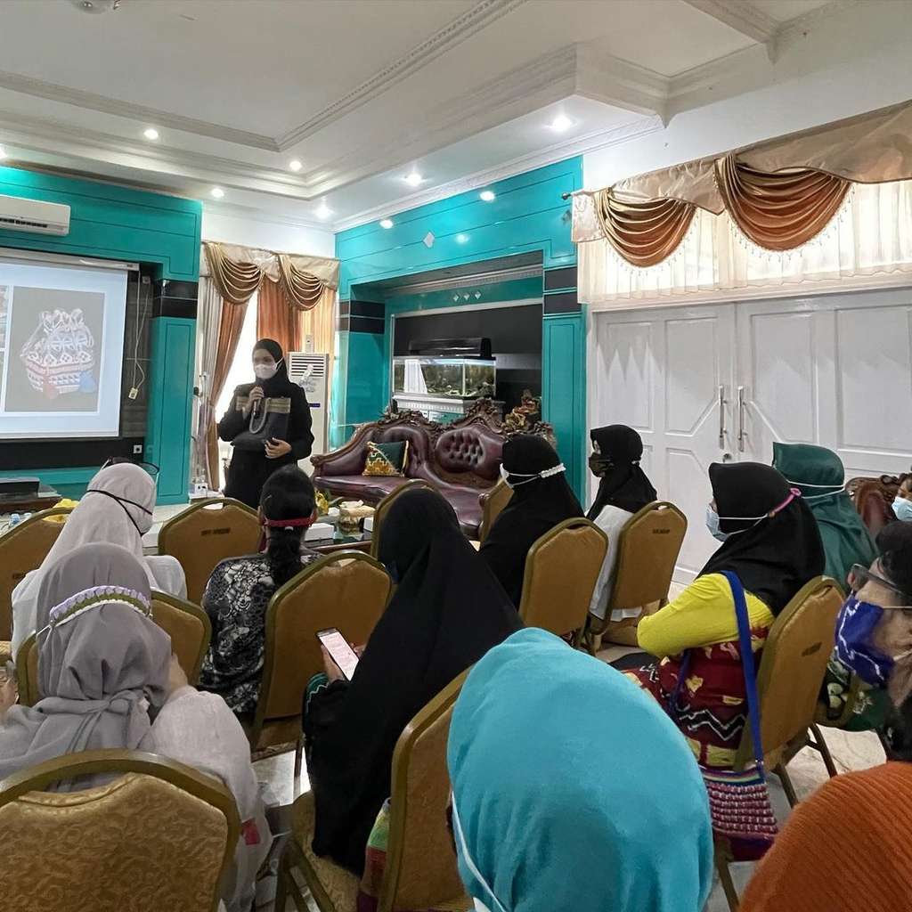 Vivi Zubedi Bawa Fashion Lokal Banjarbaru Mendunia