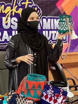 Vivi Zubedi Bawa Fashion Lokal Banjarbaru Mendunia