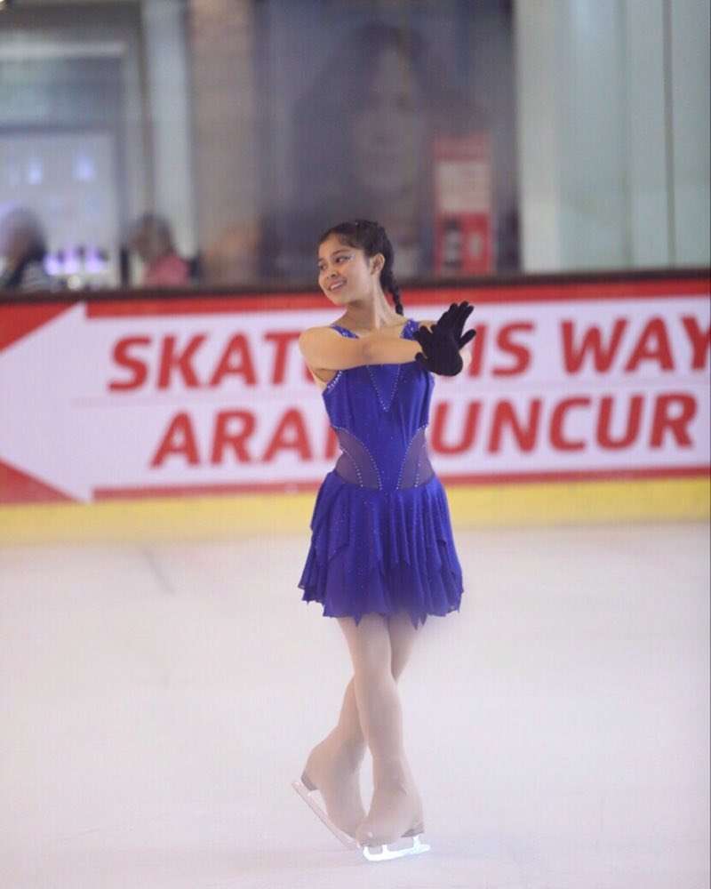 Pesona Sarah Suci Putri Cantik Ruhut Sitompul
