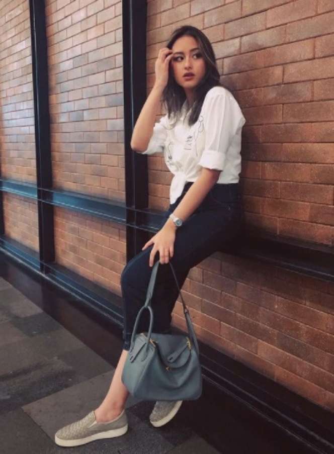 6 Pesona Amanda Khairunnisa Adik Maudy Ayunda, Tak Kalah Kece