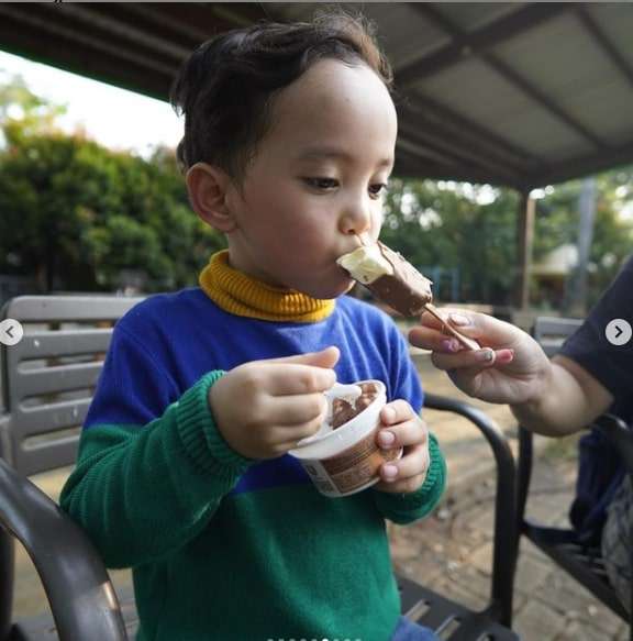 7 Momen Seru Rachel Vennya & Xabiru Kunjungi Kebun Binatang