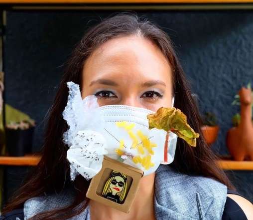 Makna di Balik Masker Unik Nadine Chandrawinata