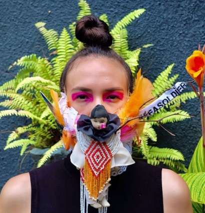 Makna di Balik Masker Unik Nadine Chandrawinata