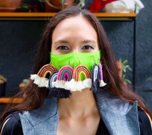 Makna di Balik Masker Unik Nadine Chandrawinata