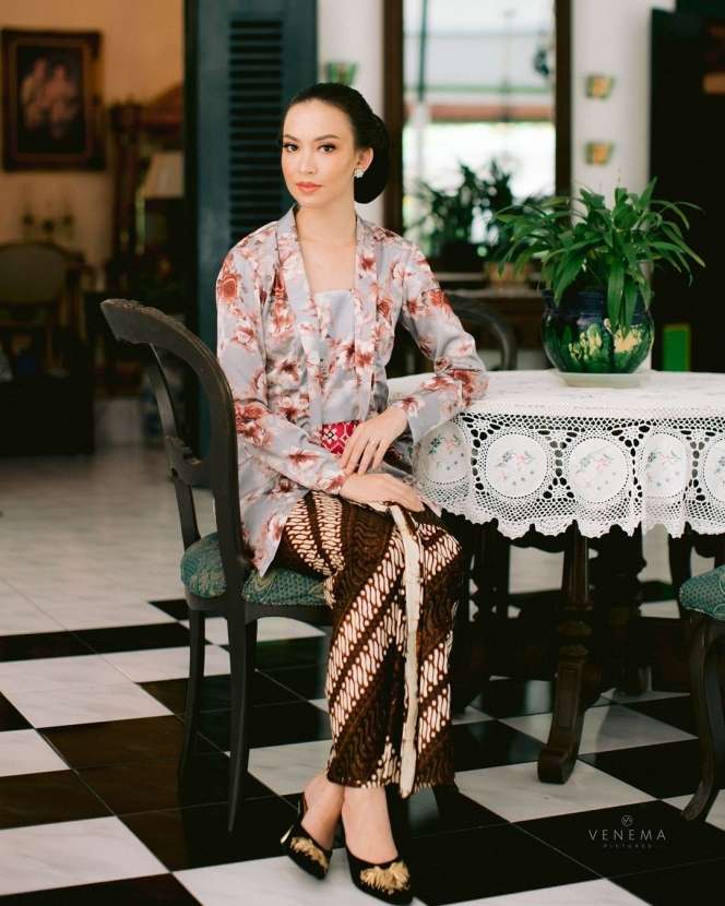 Jarang Diketahui, Deretan Artis Cantik Ini Berdarah Timur