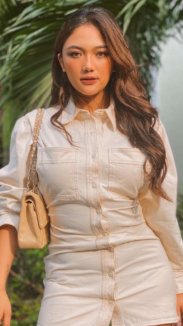 Jarang Diketahui, Deretan Artis Cantik Ini Berdarah Timur