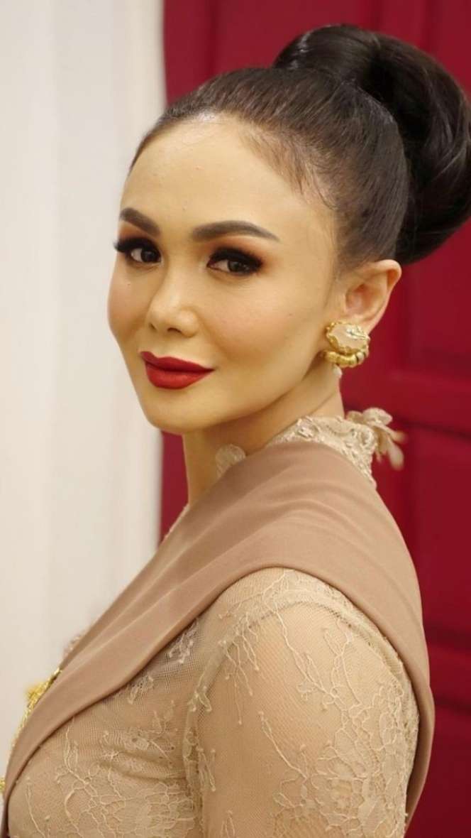 5 Gaya Rambut Yuni Shara Saat Kondangan, Bikin ABG Insecure!