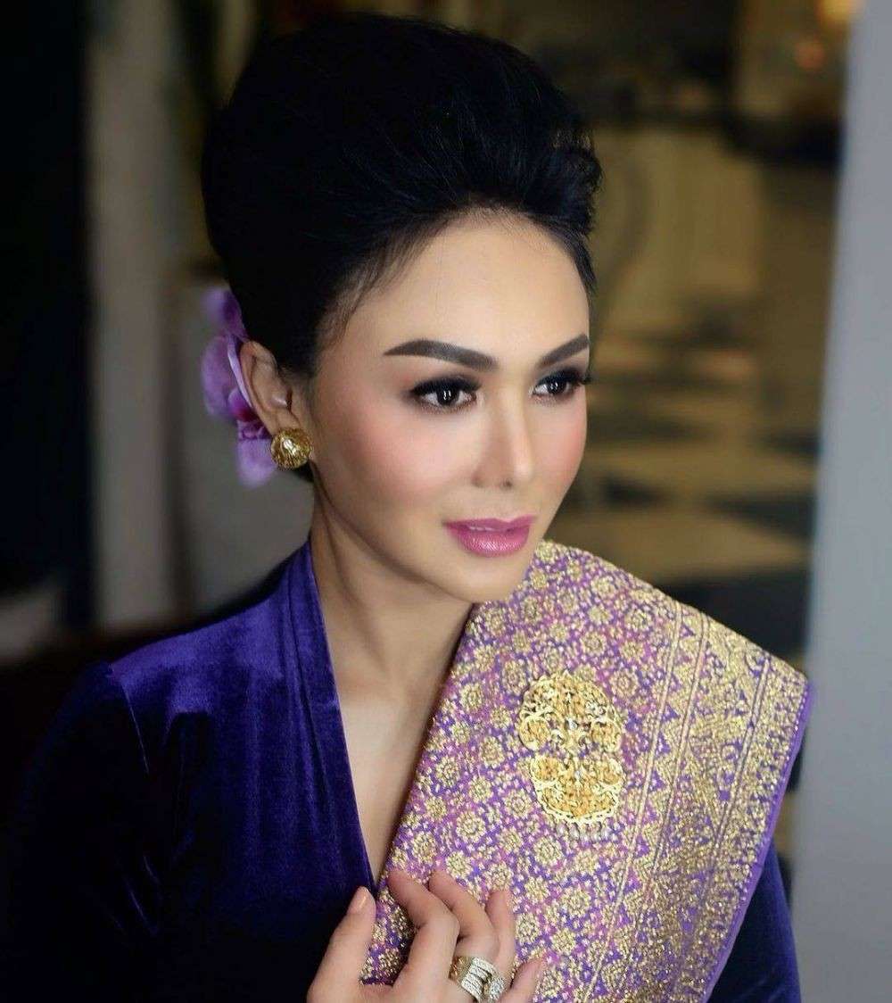 5 Gaya Rambut Yuni Shara Saat Kondangan, Bikin ABG Insecure!