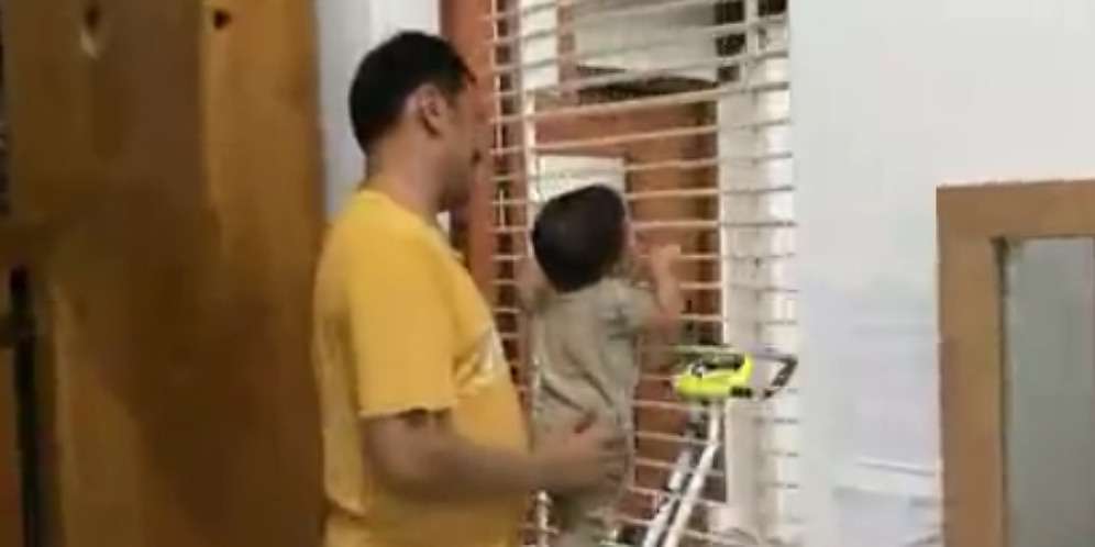 Haru, Zaskia Mecca Pakai APD Rawat Anaknya yang Positif Covid