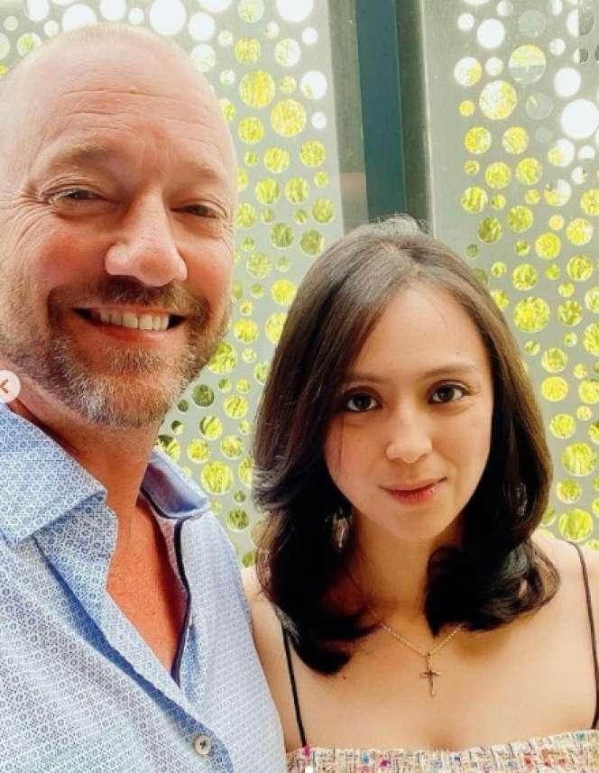 8 Potret Terkini Jill Carissa Istri Angling Dharma 