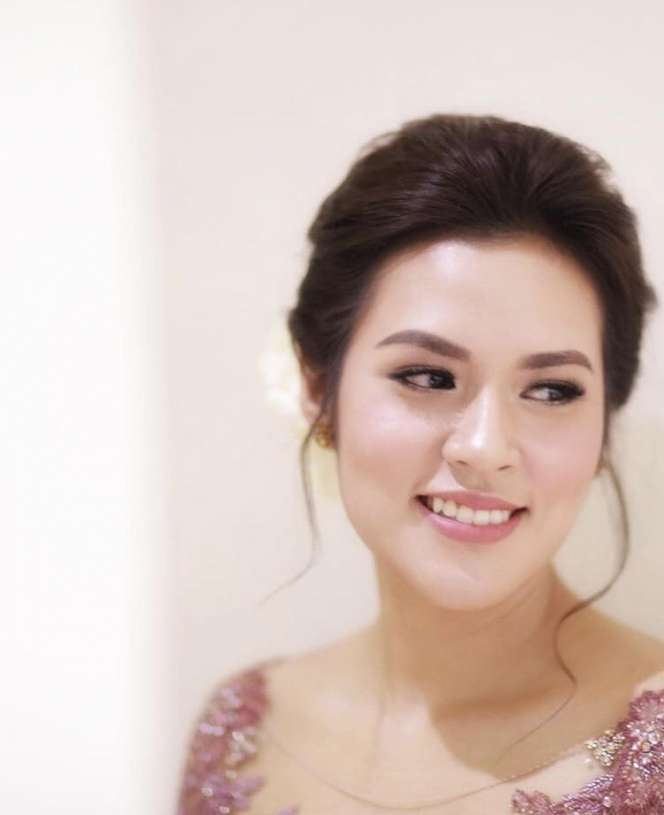 9 Potret Seleb Saat Lamaran, Lesty Kejora Tampil Memukau