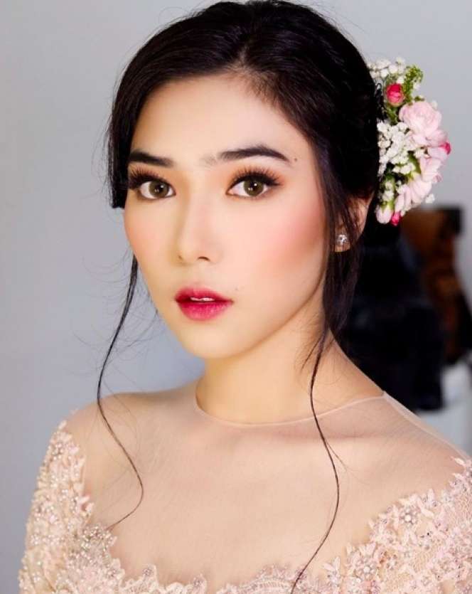 9 Potret Seleb Saat Lamaran, Lesty Kejora Tampil Memukau