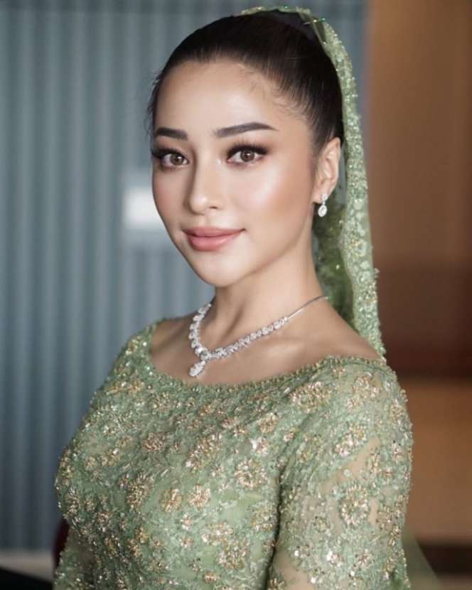 9 Potret Seleb Saat Lamaran, Lesty Kejora Tampil Memukau