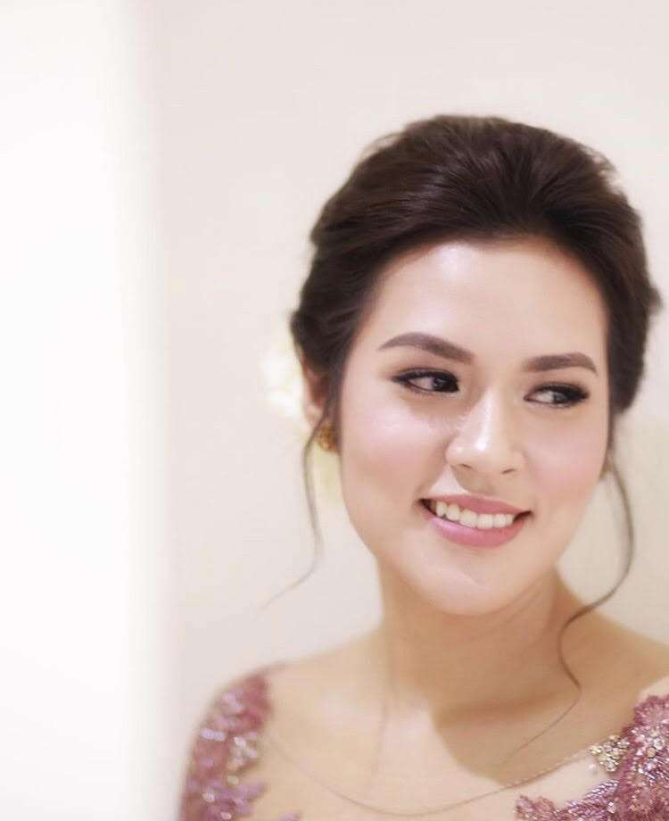 9 Potret Seleb Saat Lamaran, Lesty Kejora Tampil Memukau