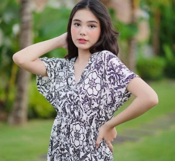 7 Potret Lea Ciarachel, Gaya Saat Pemotretan Bikin Pangling