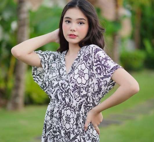 7 Potret Lea Ciarachel, Gaya Saat Pemotretan Bikin Pangling
