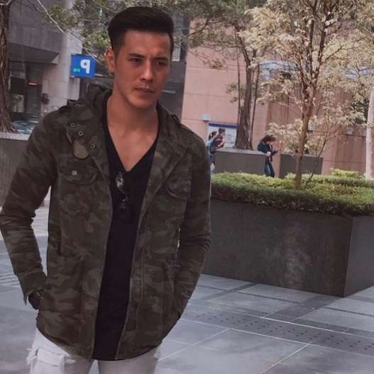 Dikabarkan Jadi Pacar Via Vallen, Ini 8 Potret Chevra Yolandi