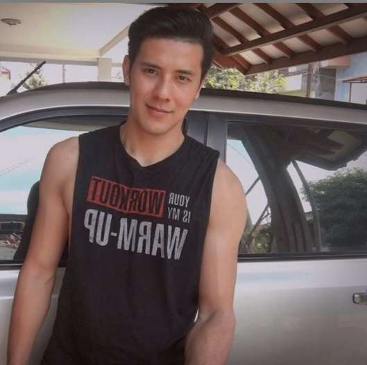 Dikabarkan Jadi Pacar Via Vallen, Ini 8 Potret Chevra Yolandi