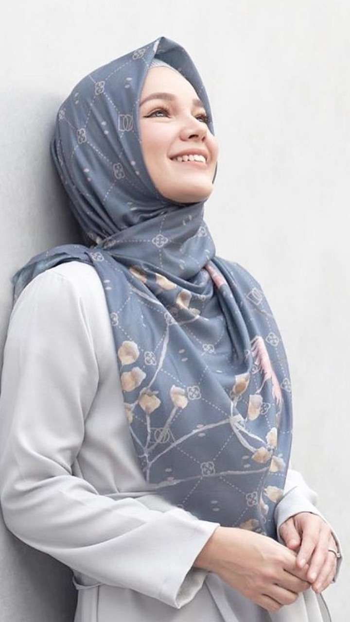 5 Potret Seleb Mualaf yang Kini Berhijab, Ada Putri Anne