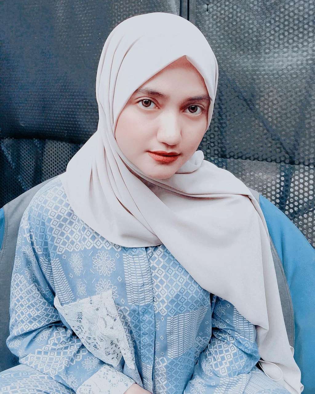 5 Potret Seleb Mualaf yang Kini Berhijab, Ada Putri Anne