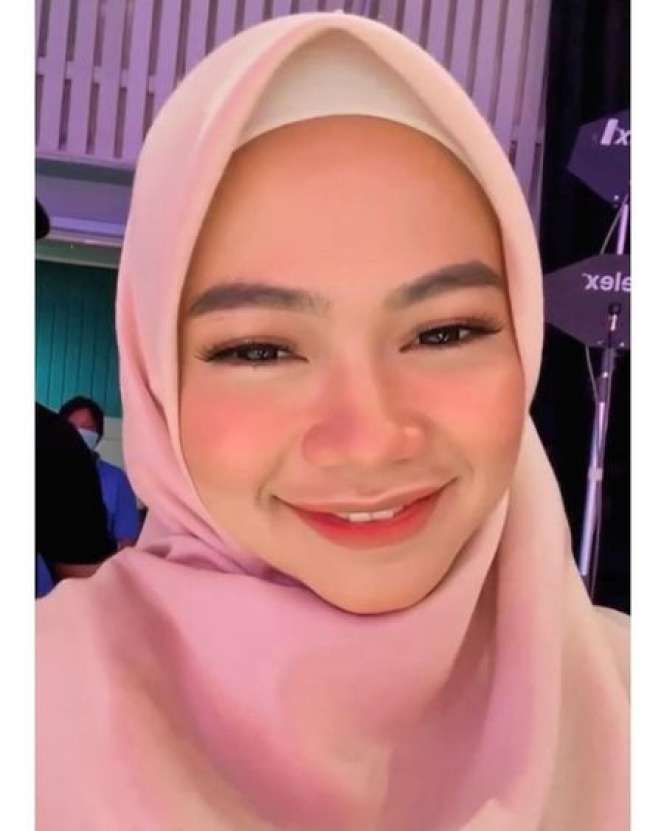 9 Potret Rara LIDA Tampil Berhijab, Dipuji Makin Cantik