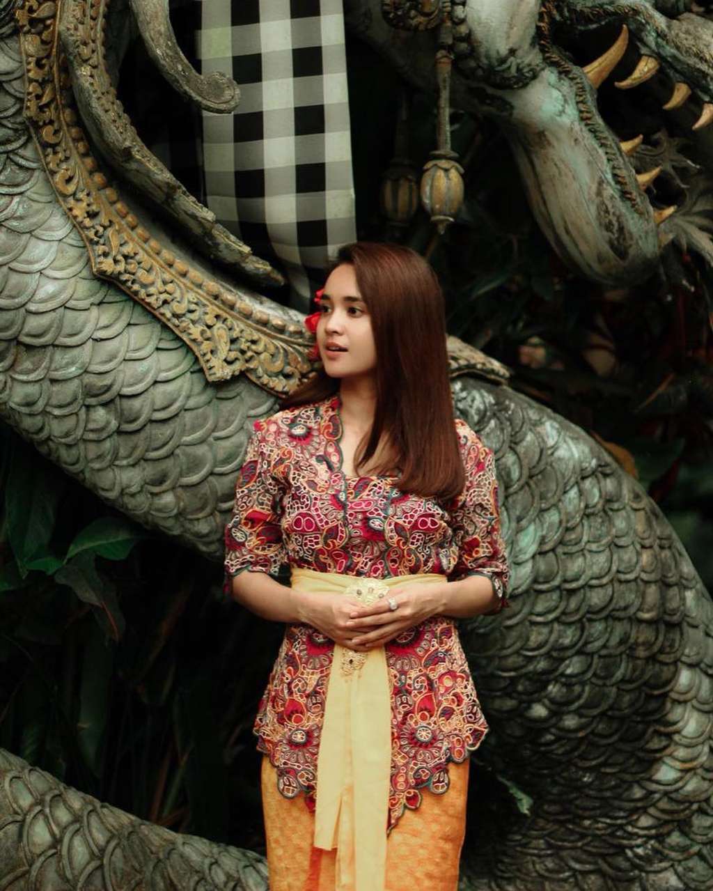 Potret Michelle Ziudith Kenakan Busana Daerah 