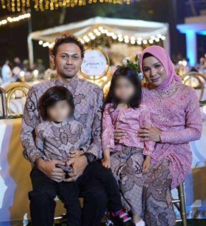 8 Potret Nova Pratiwi, Kakak Rizky Billar yang Jarang Tersorot